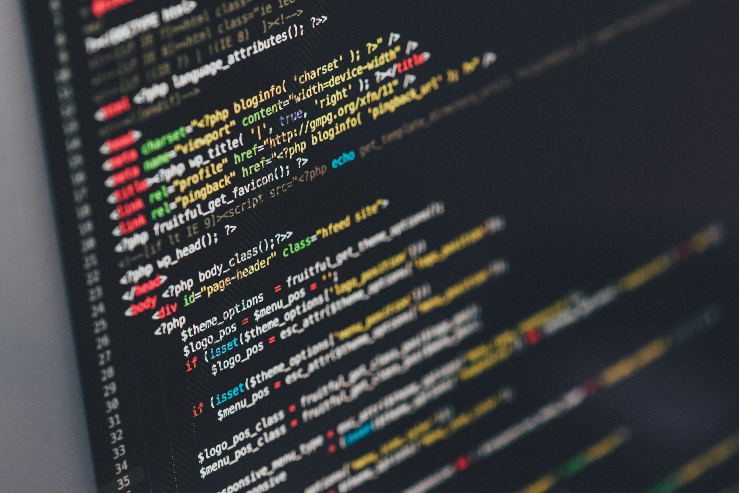Schnelle Ladezeiten und DSGVO-konforme Technik bei einer modernen Unternehmenswebsite
