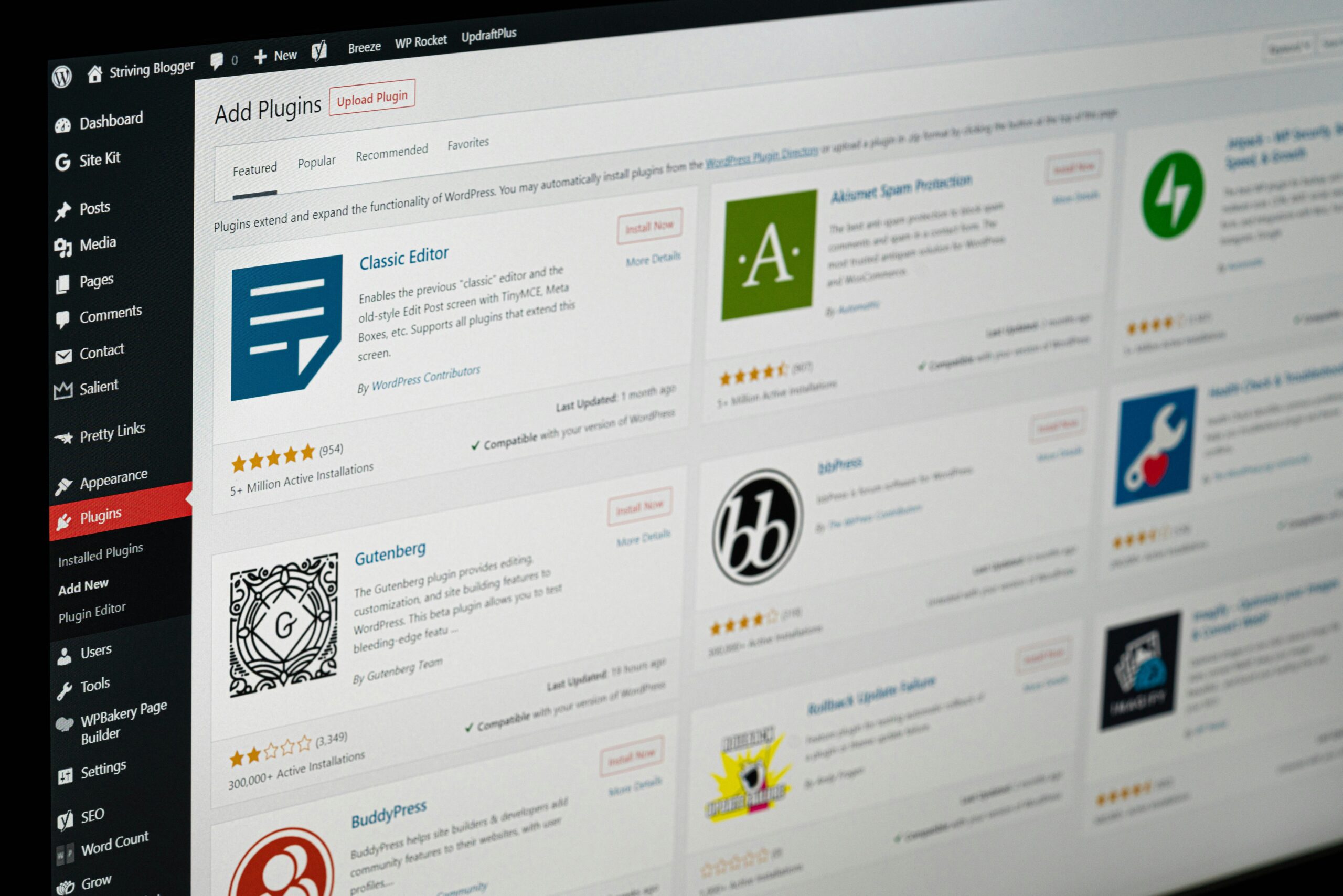 WordPress Website erstellen lassen: Blick auf das WordPress-Dashboard während der Entwicklung